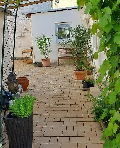 Cornelia Appartement *